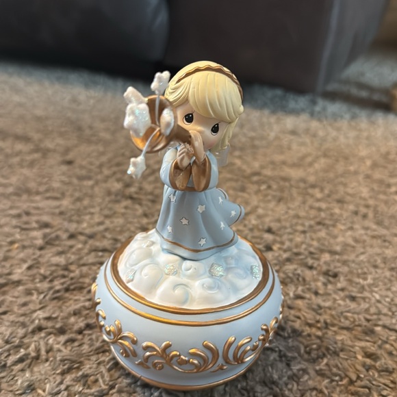 Precious Moments Trumpeting Angel Musical - Picture 2 of 4